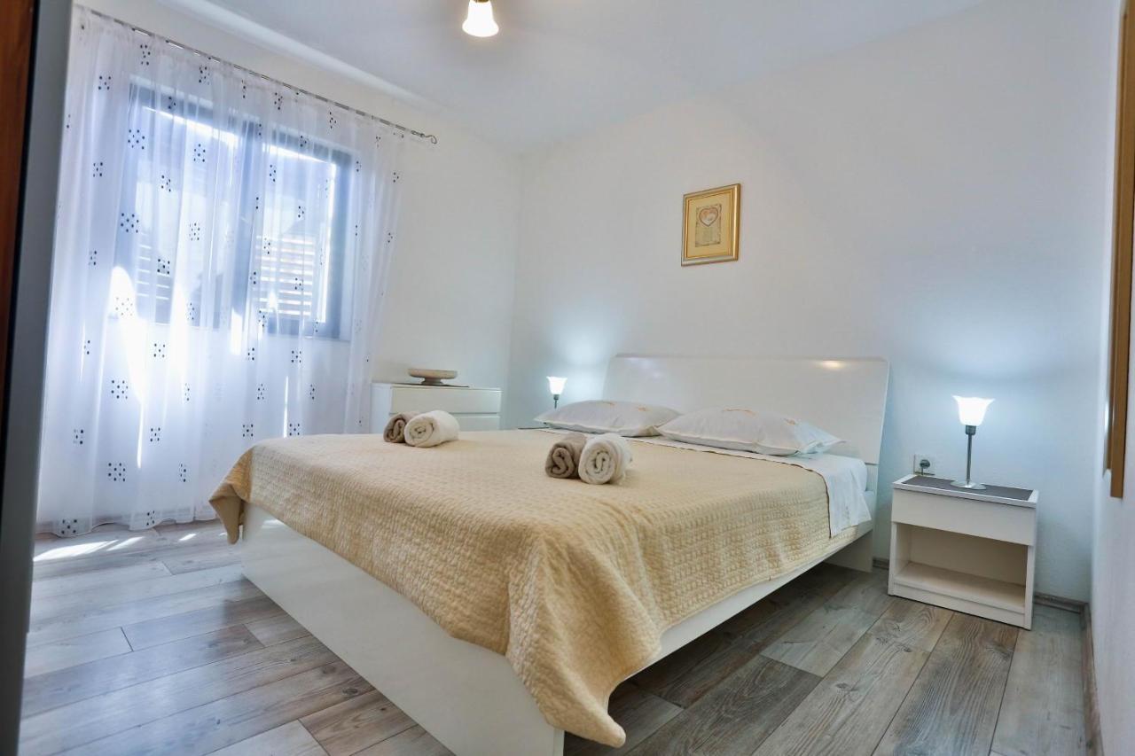 Apartments With A Parking Space Sutivan, Brac - 752 Exterior foto